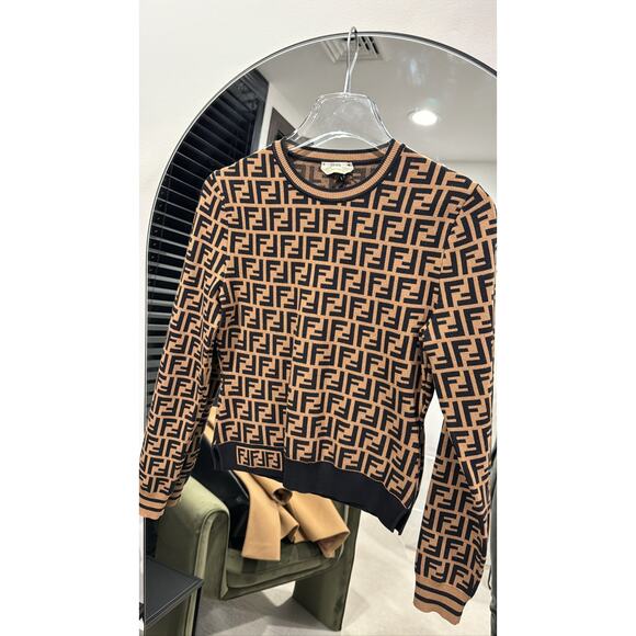 *AUTHENTIC* Fendi - Logo L/S Crewneck Knit Sweater - Picture 9 of 10